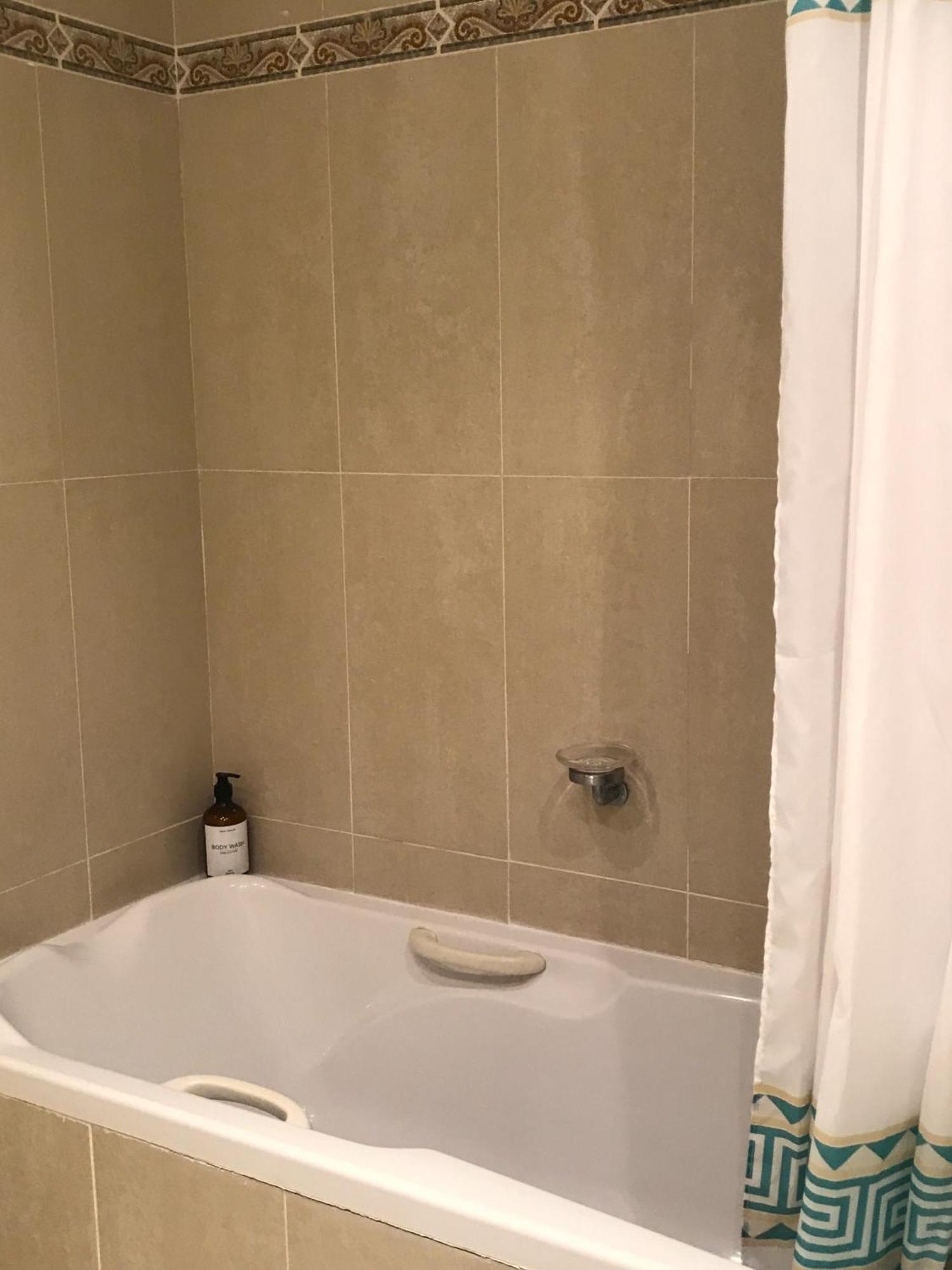 Habitacion Deluxe Con Bano Privado En Atalaya Apartagolf, 埃斯特波纳 外观 照片