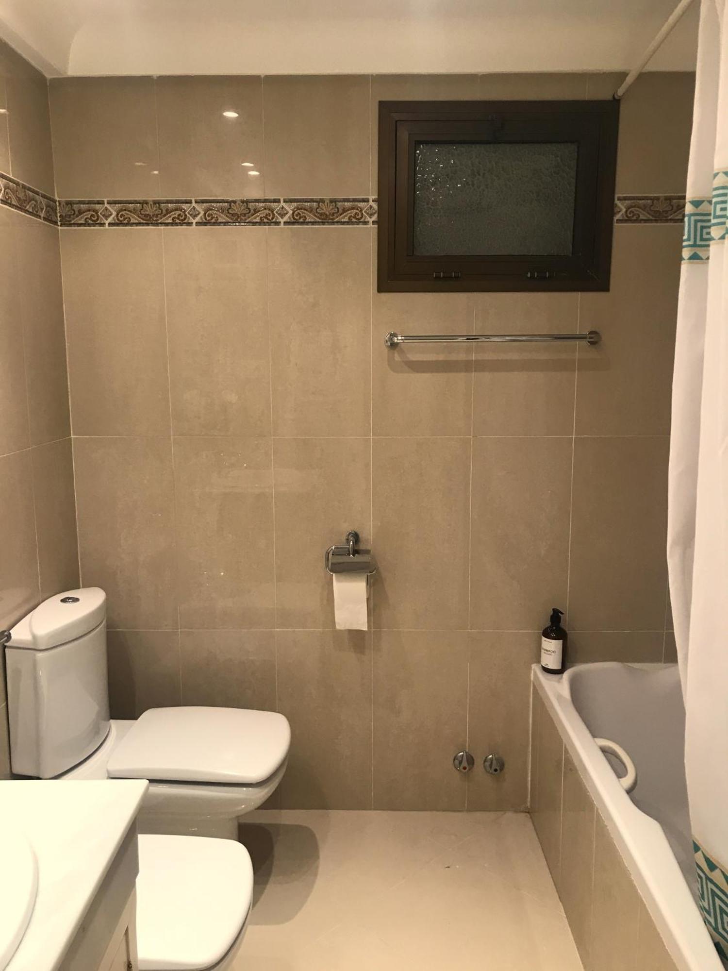 Habitacion Deluxe Con Bano Privado En Atalaya Apartagolf, 埃斯特波纳 外观 照片