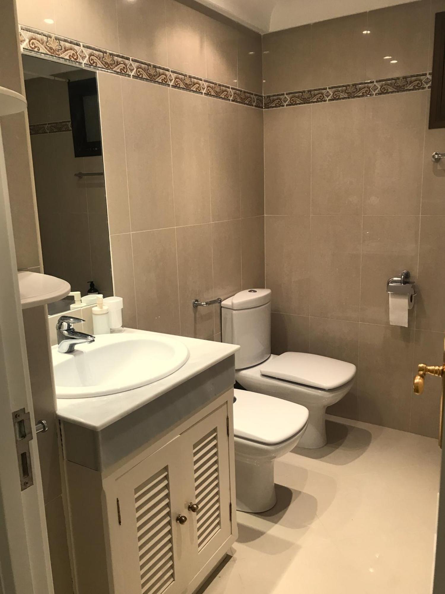 Habitacion Deluxe Con Bano Privado En Atalaya Apartagolf, 埃斯特波纳 外观 照片
